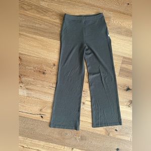 Vuori Wide Leg Waffle Knit Pant size M in Charcoal
